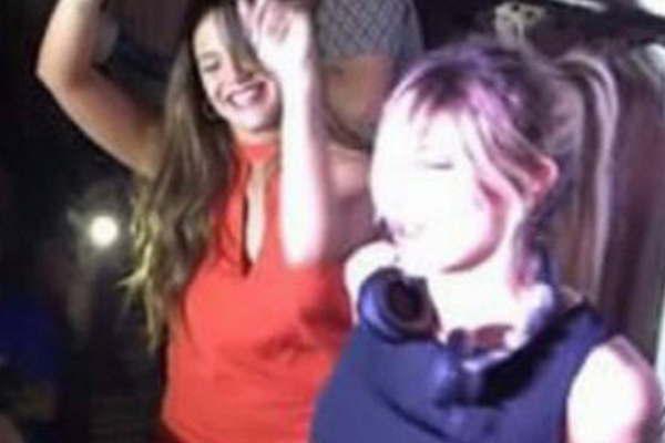 Poleacutemica con una presencia  de Barbie Veacutelez y Candela Ruggeri 