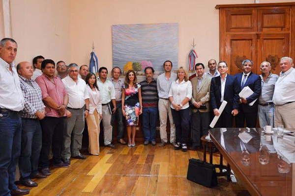 La gobernadora brindoacute su respaldo a la Federacioacuten de Asociaciones Agropecuarias Santiaguentildeas