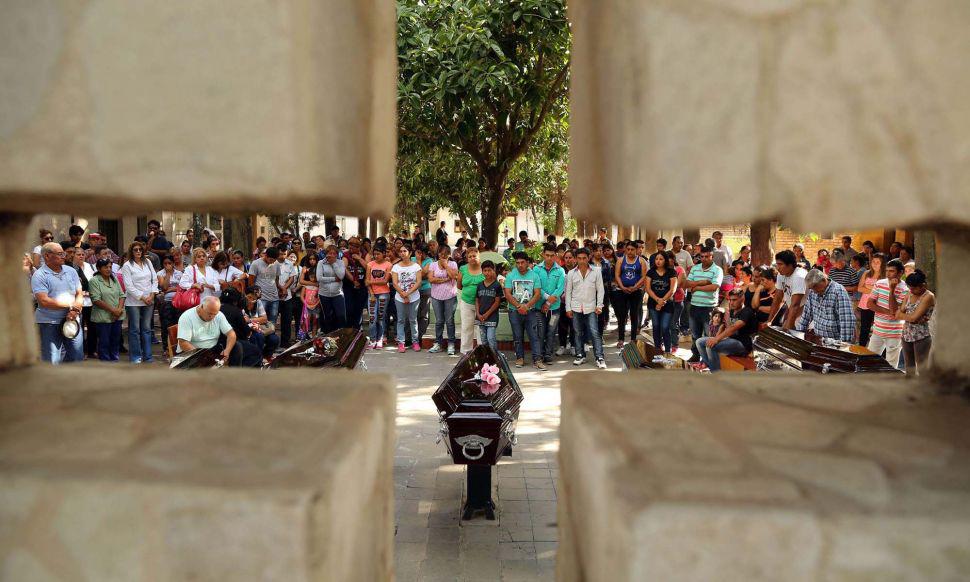 Jamaacutes vamos a poder con tanto dolor dijeron vecinos y familiares de las viacutectimas en Fernaacutendez