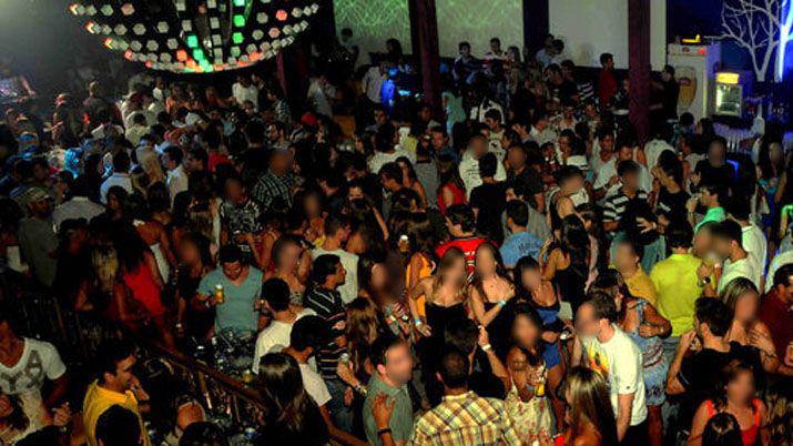 Clausuran boliche de la autopista por presencia de menores