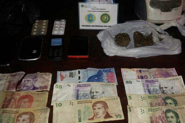 Dos detenidos con cocaiacutena y marihuana  en operativo antidrogas