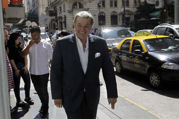 Peacuterez encendioacute la alarma con una amenaza de Futbolistas Agremiados