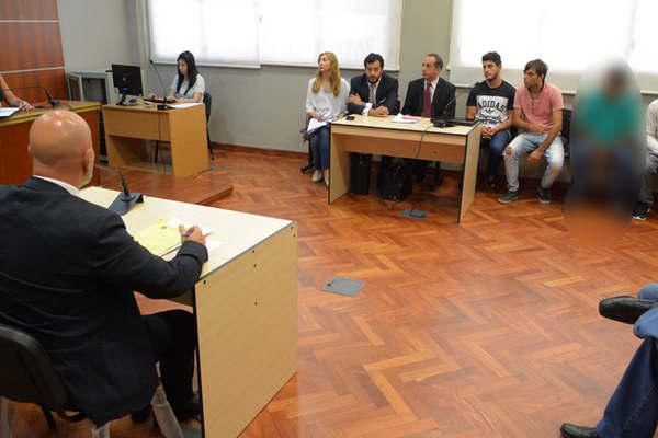 Ordenan 15 diacuteas de detencioacuten para la banda del Gitano