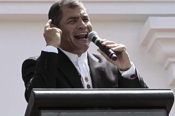 Ecuador- con un difiacutecil panorama para su partido  el presidente Rafael Correa ahora promete volver