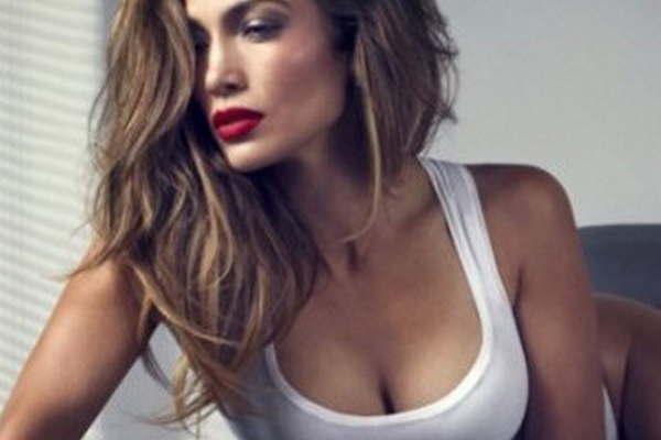 JLoacute compartioacute video sin ropa interior y confesoacute con quieacuten pasariacutea una noche