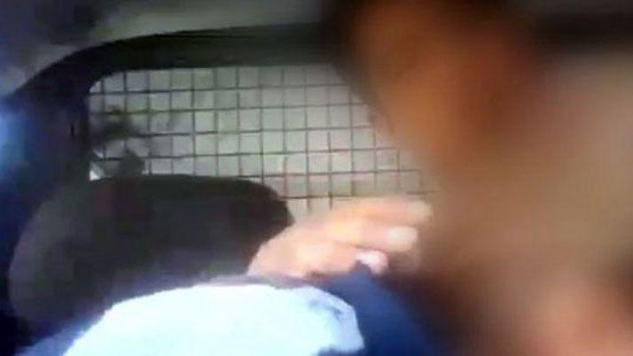 Video de policiacuteas teniendo sexo en un patrullero se viraliza