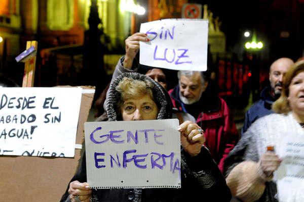 Maacutes de 32 mil hogares seguiacutean sin luz en Buenos Aires