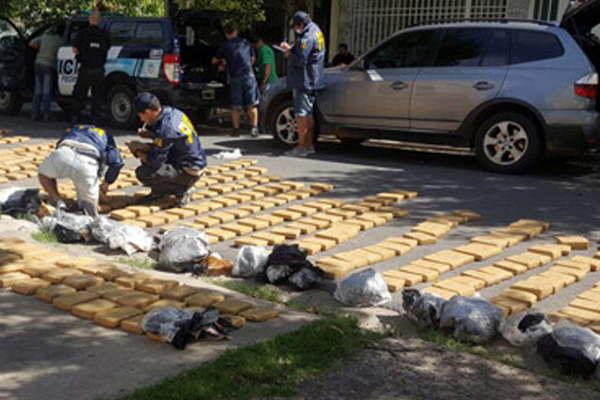 Secuestran 750 kilos de marihuana en Paranaacute y hay siete detenidos