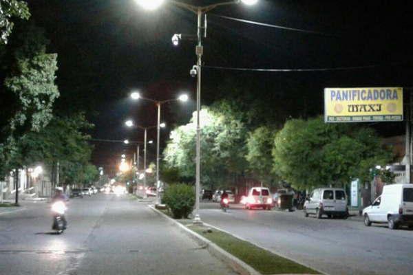 Reemplazan luminaria de avenida Belgrano por tecnologiacutea LED