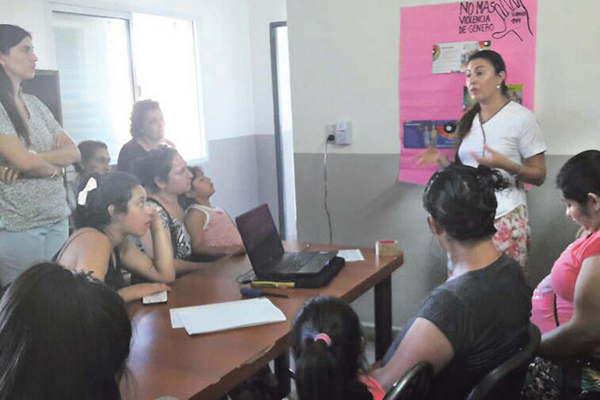 Dictaron un taller sobre Violencia de Geacutenero en CIC Miguelito Mukdise