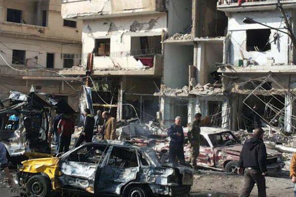 Dos atentados y un centenar de muertes en dos diacuteas