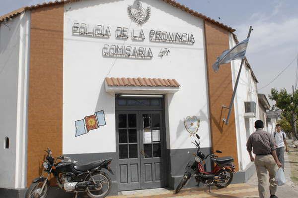 Automovilista se estrelloacute contra un camioacuten estacionado en el oeste