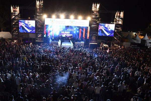 Maacutes de 20000 personas vibraron en el Festival Nacional del Artesano
