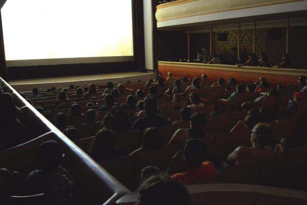 Continuacutean las funciones de trasnoche en la sala  del Cine Teatro Renzi por los feriados de Carnaval