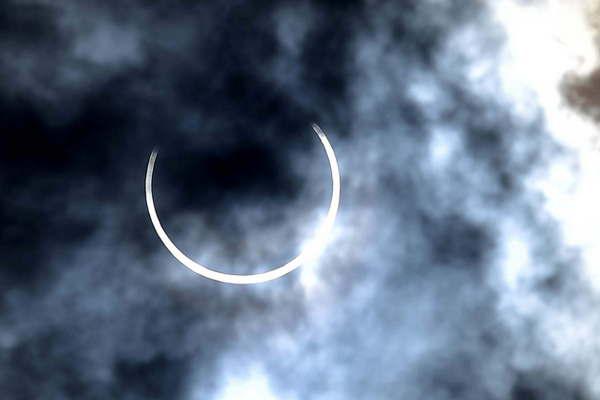 Se vio el eclipse de sol anular  con maacutes nitidez en la Patagonia