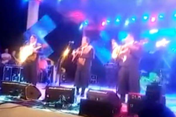 Escaacutendalo- En plena actuacioacuten de Los Manseros Onofre Paz echoacute a su hijo del grupo