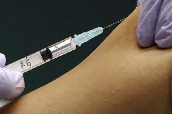Varones tambieacuten deben colocarse la dosis contra el HPV