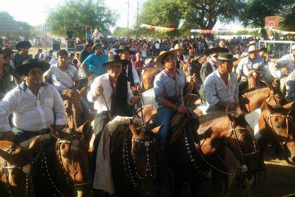 La fiesta de las Trincheras convocoacute  a cientos de santiaguentildeos y turistas
