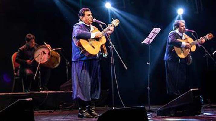 Marcelo Toledo cantoacute anoche con Los Manseros en Sunchales