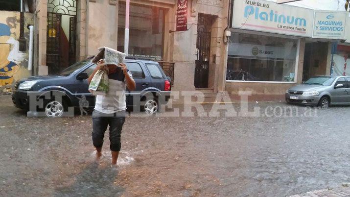Cae una torrencial lluvia en Santiago del Estero