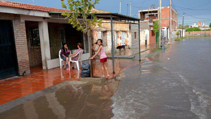 La tormenta provocoacute destrozos y unas 15 familias quedaron sin techo