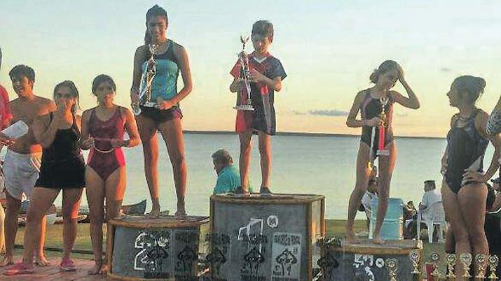 La natacioacuten de Quimsa celebroacute el Cruce del Lago Frontal en Las Termas