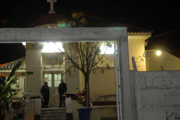 Tras agonizar dos diacuteas murioacute el joven cuyo primo lo baleoacute en la cabeza