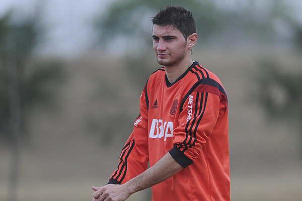 Alario trabajoacute con pelota en el predio de Ezeiza 