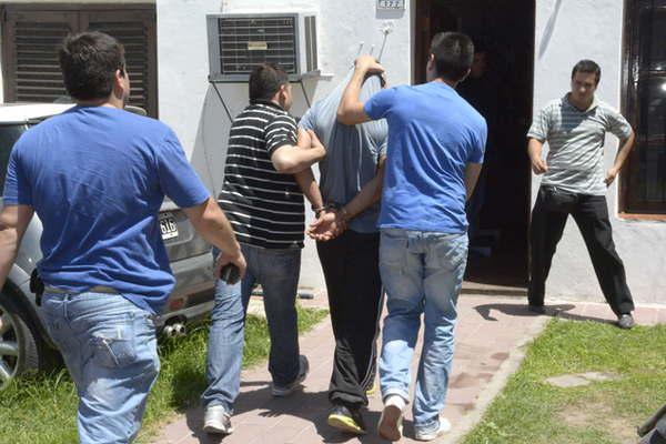 Asesinaron a un joven golpeaacutendolo con un adoquiacuten en la cabeza en una violenta pelea