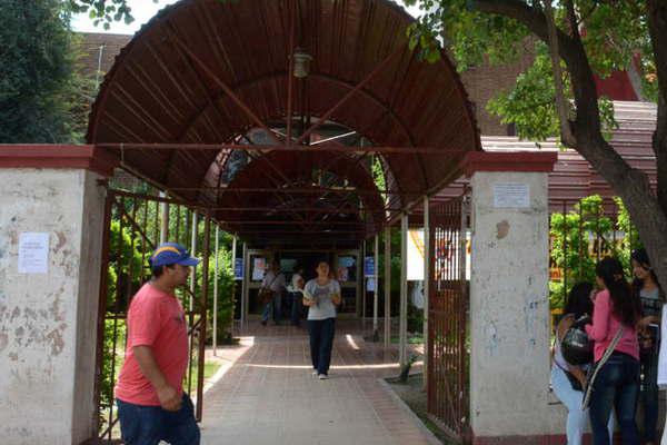 Inscriben para cubrir cargos docentes en la Facultad de Agronomiacutea