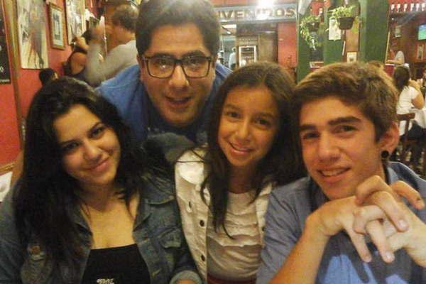 En medio del escaacutendalo Martiacuten Paz  puso a sus hijos como foto de perfil