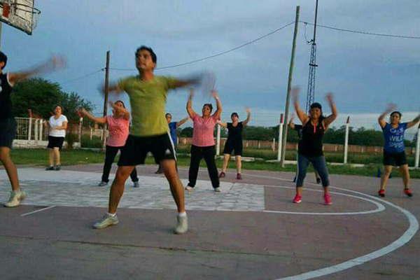 La Direccioacuten de la Juventud municipal promueve la vida saludable con clases gratuita