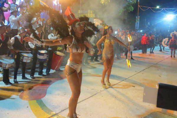 Carla Espeche fue coronada reina de Los Corsos del Norte 2017