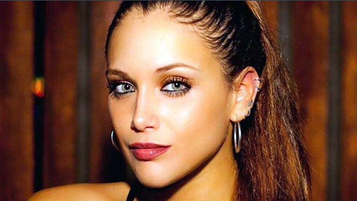 Video del sensual baile de Barbie Velez frente al espejo