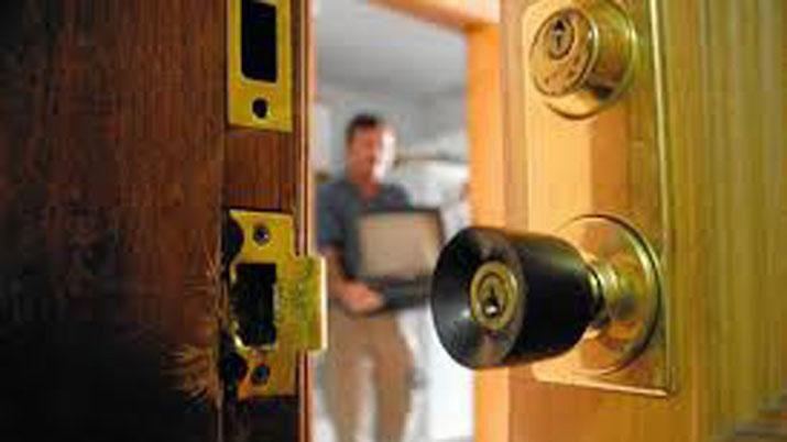 Roban electrodomeacutesticos a una escuela de Choya