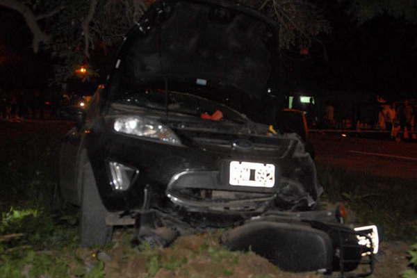 Heridos en choque de automoacutevil y motocicleta