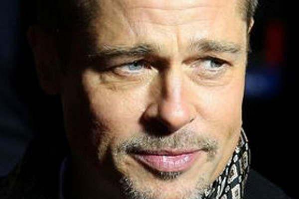 Brad Pitt padece una extrantildea enfermedad 