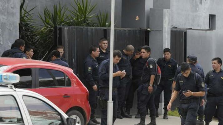 Presos intentaron huir de una Comisariacutea quemando colchones