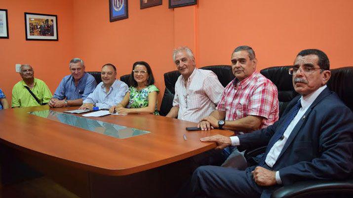 Firman convenio para mejoras laborales de trabajadores golondrinas