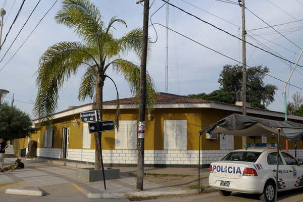 Su ex concubina lo denuncioacute por violencia de geacutenero y eacutel se colgoacute de un vinal en Nueva Esperanza