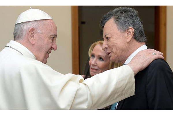 Palito y Evangelina bodas de oro con la bendicioacuten del Papa  