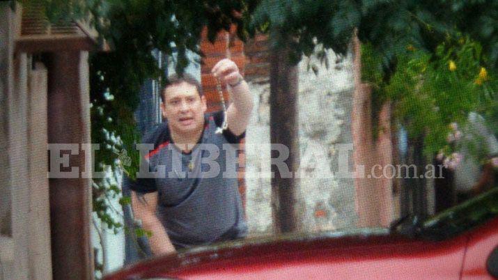 Eacuteste es el hombre que mantiene en vilo a la policiacutea