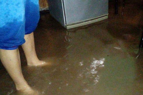 Una decena de viviendas se inundoacute en Friacuteas debido a las intensas precipitaciones