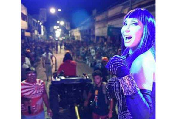 Moria Casaacuten fue la estrella del carnaval uruguayo  
