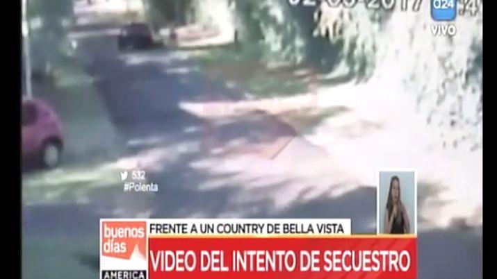 Video- increpoacute a una joven y le arrojoacute gas pimienta para secuestrarla