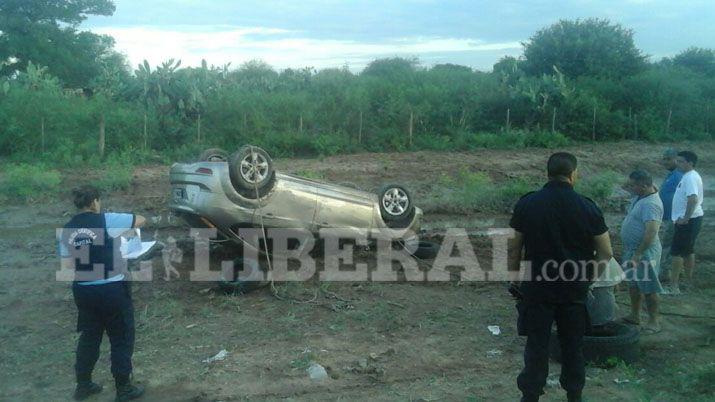 Ruta 64- derrape y vuelco de un automóvil