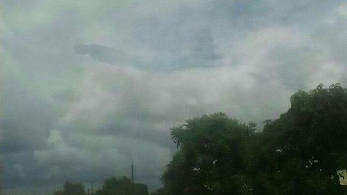 Es viral- El misterio de la figura humana que aparecioacute en el cielo