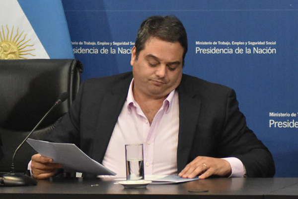 Triaca- Quieren plantar la metodologiacutea del reclamo y la movilizacioacuten