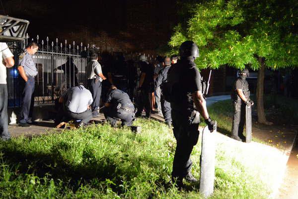 El arsenal del Rengo Almeira- dos escopetas cuatro armas cortas y seis granadas de mano