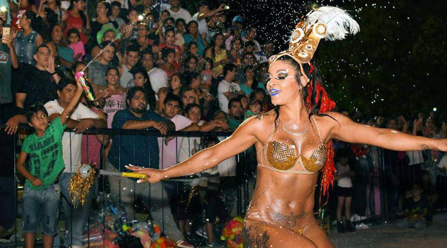 Miles de santiaguentildeos disfrutaron de la apertura a los Corsos de Carnaval 2017